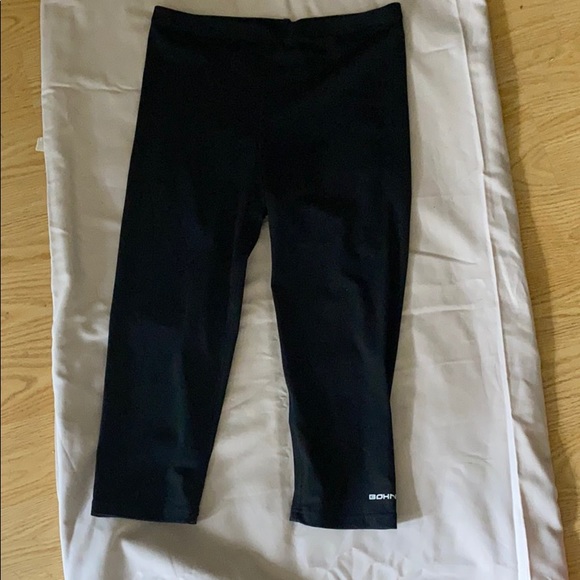 Cropped Leg Running / Exercise Spandex Tights - Picture 2 of 3